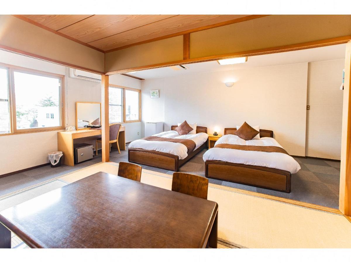 Nomad Hakuba Bed & Breakfast Exterior photo