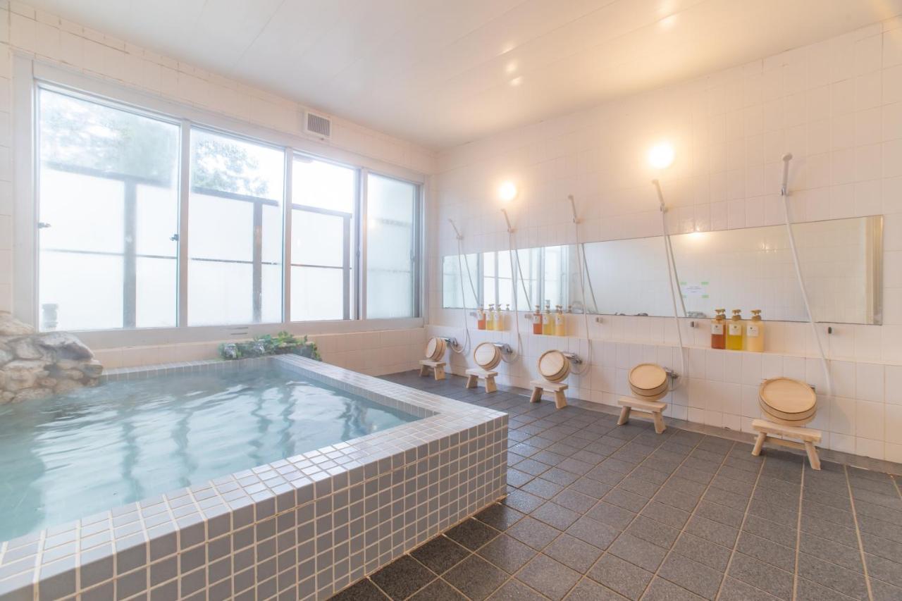 Nomad Hakuba Bed & Breakfast Exterior photo
